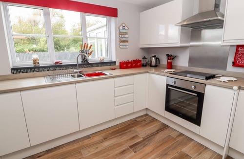 Prestatyn House | BEACHSIDE, pet friendly, with a garden in Prestatyn