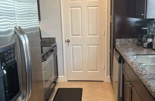 Galveston Condo | Beachside & Poolside - Sleeps 4 - Chic Décor- Sparkle Clean
