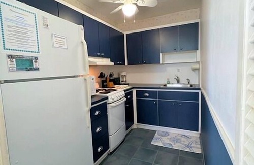Key Colony Beach Apartment | Beachside Unit 33 - Key Colony