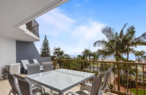Currumbin Apartment | BEACHSIDE VIEWS / CURRUMBIN