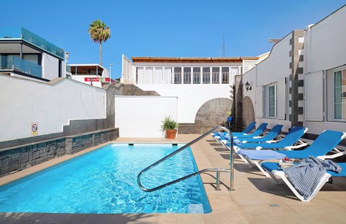Puerto del Carmen Villa | Beachside Villa "Muñoz" with Heated Pool, Air Conditioning & Wi-Fi