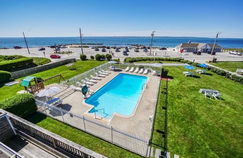 Falmouth Apartment | Beachside Village studio right on the beach with 180 views of Vineyard Sound