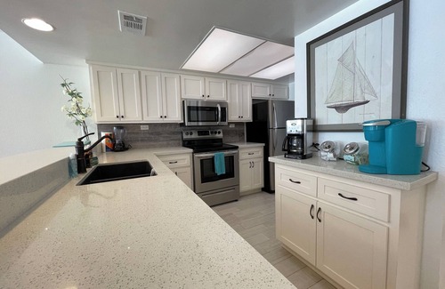South Padre Island Condo | BEACHVIEW 102 - DIRECTLY ACROSS FROM THE BEACH!