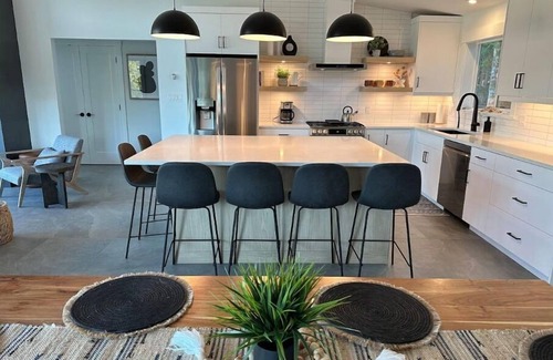 Port Renfrew House | Beachview Retreats - Luxury home with ocean view, hot tub, and pool table