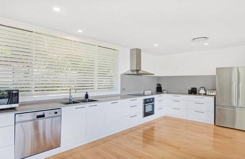 Copacabana House | BEACHVIEW SPECTACULAR | Amazing views, fireplace, close to the beach | Accom Holidays
