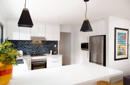 Smiths Beach House | BEACHWOOD CLASSIC- Enjoy the island like a local