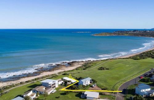 Middleton House | Beachy 62 Ocean Parade Middleton - No Linen Included