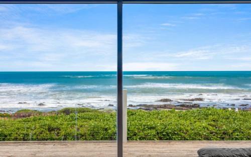 Middleton House | Beachy 62 Ocean Parade Middleton - No Linen Included
