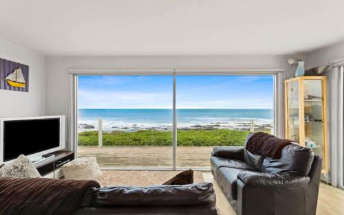 Middleton House | Beachy 62 Ocean Parade Middleton - No Linen Included