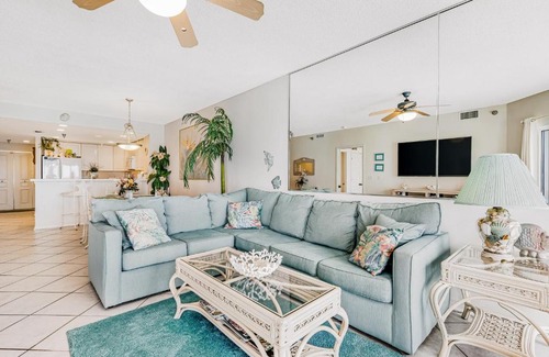 Pensacola Beach Hotel | Beachy Beaut at Emerald Isle