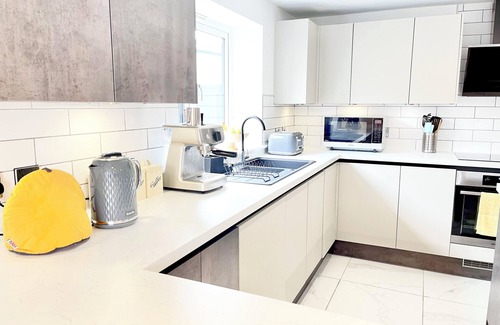 Newquay Cottage | Beachy Chic Cottage 7 mins to Beach, Sleeps 6, EV charger, Parking x 2, Garden