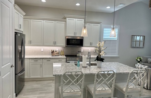 Naples Cottage | Beachy cottage just minutes from Downtown Naples and the beaches!