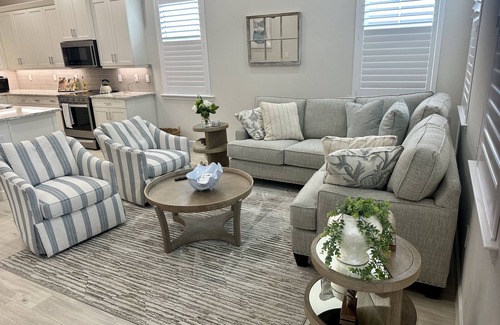 Naples Cottage | Beachy cottage just minutes from Downtown Naples and the beaches!