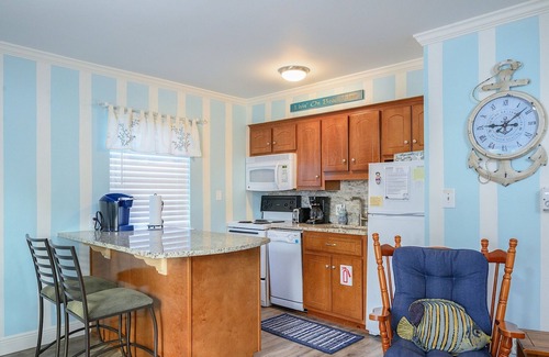 Gulf Shores Condo | Beachy & Fun ^ Close to Everything ^ Perfect for Couples & Young Families