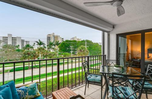 Marco Island Apartment | Beachy Marco Island Condo with Resort Amenities!