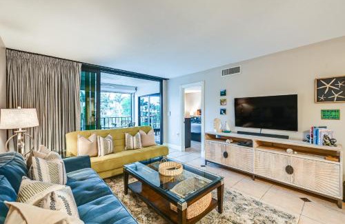 Marco Island Apartment | Beachy Marco Island Condo with Resort Amenities!