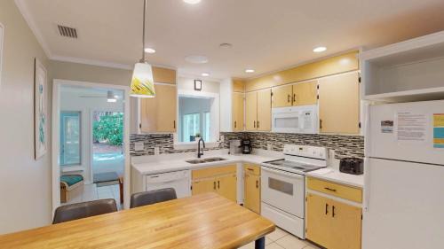 Jekyll Island Apartment | BEACHY SISTERS A Duplex