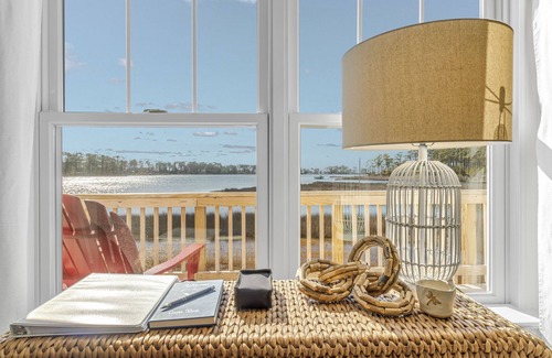 Windmill Point House | Beacon Bay Getaway: Private pier/large yard/King/Kayaks/SUP