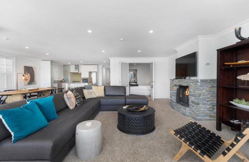 Queenstown Apartment | Beacon Lakeside Luxury 908 - 3 Bedroom