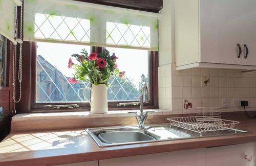 Burniston Cottage | BEACONSFIELD COTTAGE, family friendly, with a garden in Scalby