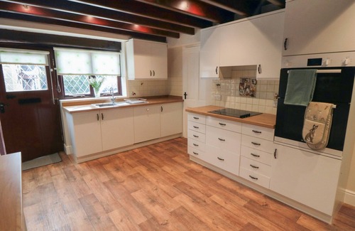 Burniston Cottage | BEACONSFIELD COTTAGE, family friendly, with a garden in Scalby