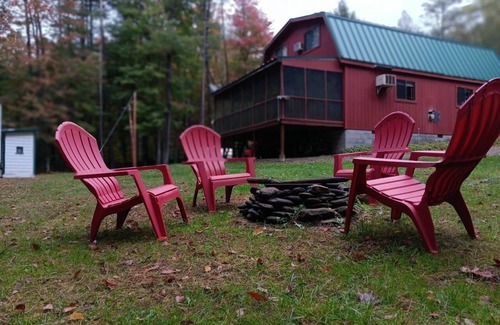 Cammal House | Bear Bottom Cabin. Your own getaway adventure!nSleeps 16 - 4 bedrooms