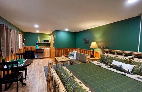 Thompson Falls Cabin | Bear Creek Resort, Lower Cabin Suite (1 King Bed), Lower Cabin Suite (1 King Bed)