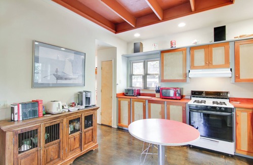 Bozeman House | Bear House - 3 Blocks to Downtown Main St Bozeman!