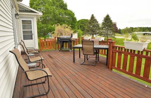Bear Lake House | Bear Lake Garden House - 3 Bedroom house with Wi-Fi and Large Deck
