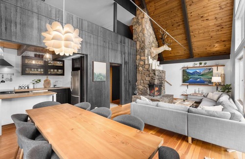 Government Camp Cabin | Bearcat Lodge - Gov't Camp Retreat @ Timberline