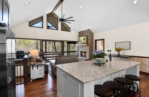 Ellijay House | Bearfoot on the RivernNew spacious cabin w/Hot Tub, Movie Room and family resort