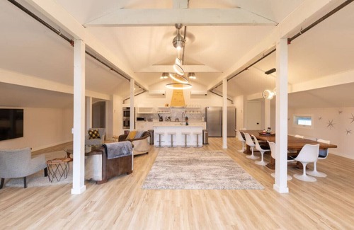 Killington Apartment | BearForceOne - AC Hot Tub Pool table Grill FirePit