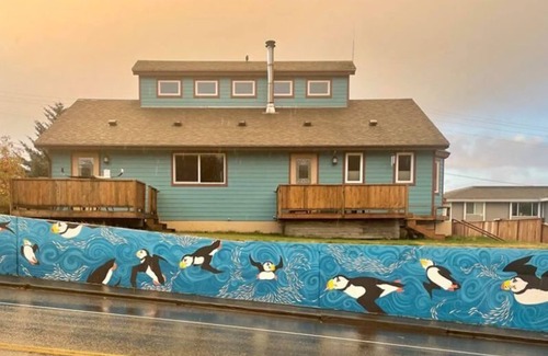 Kodiak Apartment | BEARS, BIRDS, AND WHALES. n Room 2 with a Car and more.