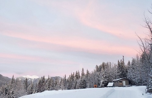 Jasper Cabin | Bears Den, Log Cabin, Remote, Off Grid Wilderness location, adj Jasper Nat Park