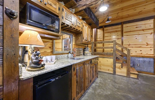 Broken Bow Cabin | Bears Eye View-5 Beds/5 Bath, Game Room, Hot Tub, 3 Floors