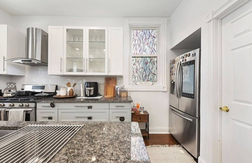 East Liberty Apartment | Beatty`s Bohemian Retreat