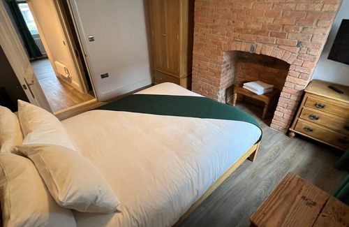 Newark House | Beaumond Cross Inn