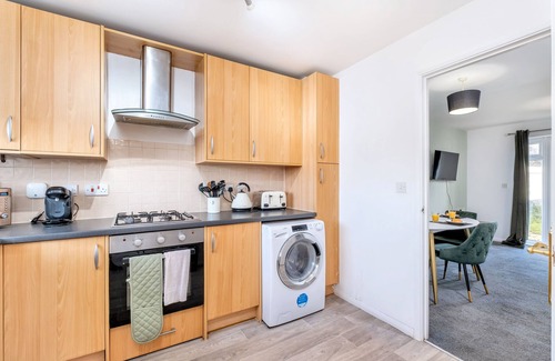 Peterborough House | Beaumont House - 2 Bedroom, 1.5 Bath with 2 off-street parking spaces - Sleeps 4