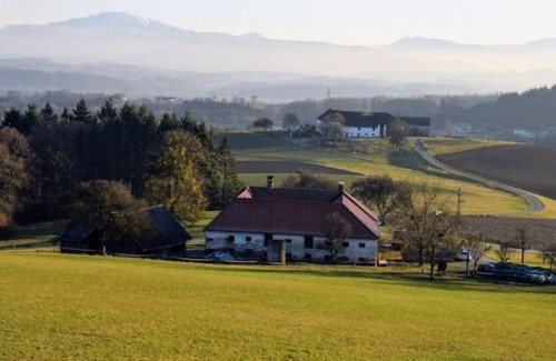 Sankt Martin-Karlsbach Apartment | beautiful 90m² apartment with three rooms in the countryside