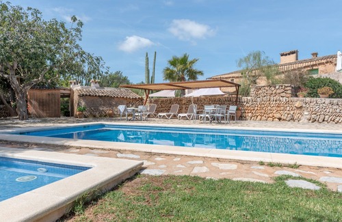 Manacor Apartment | Beautiful Apartment on a Farm with Wi-Fi, Pool & Large Outdoor Area