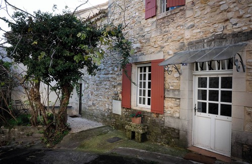 Avignon House | Beautiful 16c home with stunning views of palais des Pape, private terrace.