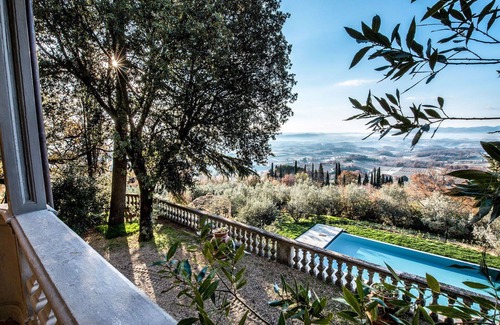 Loro Ciuffenna Villa | Beautiful private villa for 14 people with A/C, private pool, WIFI, TV, patio and pets allowed