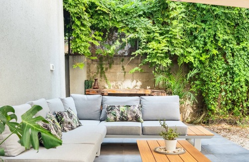 Jaffa Apartment | Beautifu 4bd apartment w garden in Prime Location!
