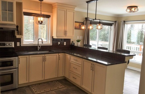 St-Adolphe-d'Howard Ski Chalet | Beautiful lake front cottage located in St-Adolphe-D'Howard on Lake Garry.