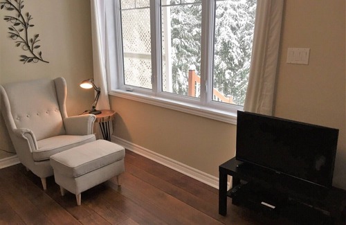 St-Adolphe-d'Howard Ski Chalet | Beautiful lake front cottage located in St-Adolphe-D'Howard on Lake Garry.