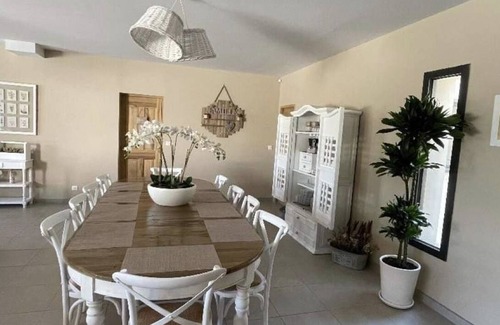 Croagnes Villa | Beautiful air-conditioned single-storey villa with private pool for 6 people