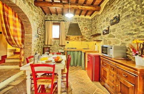 Torre A Castello Apartment | Beautiful apartment for 3 guests with WIFI, pool, pets allowed and panoramic view