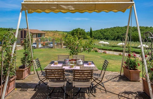 Castelnuovo Berardenga Villa | Beautiful villa for 6 people with pool, WIFI, TV, terrace, pets allowed and parking