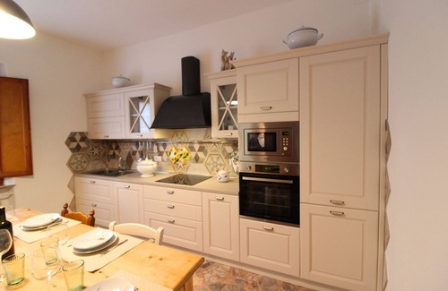 Le Piazze Villa | Beautiful private villa with private pool, WIFI, A/C, TV, balcony and pets allowed, close to Cor.