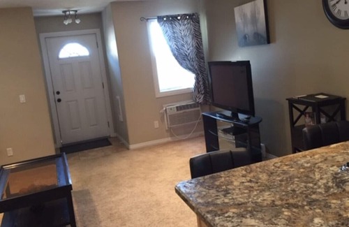 Regina House | Beautiful 1 & 2 Bedroom Suites located in East Regina - Fines Drive - Excellent 1 Bedroom - Great Value - Unit 5